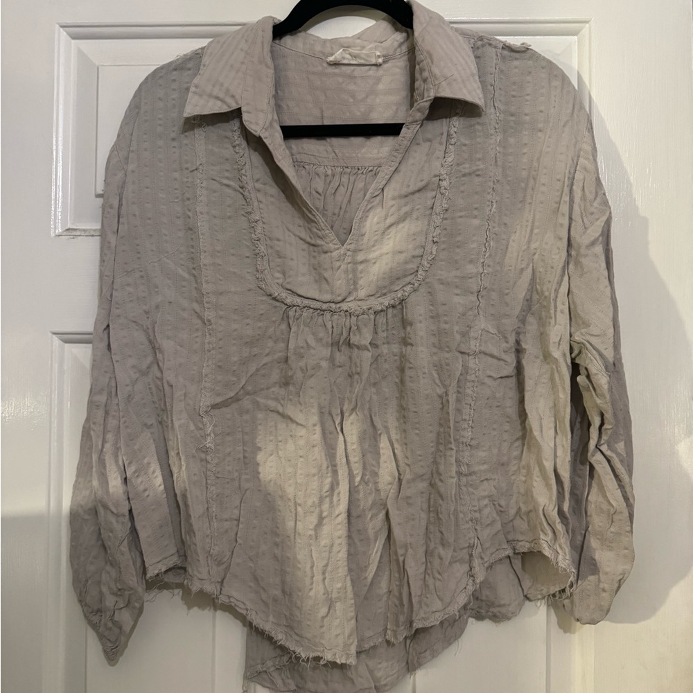 Carly Jean Los Angeles Gray Flowy Top size L